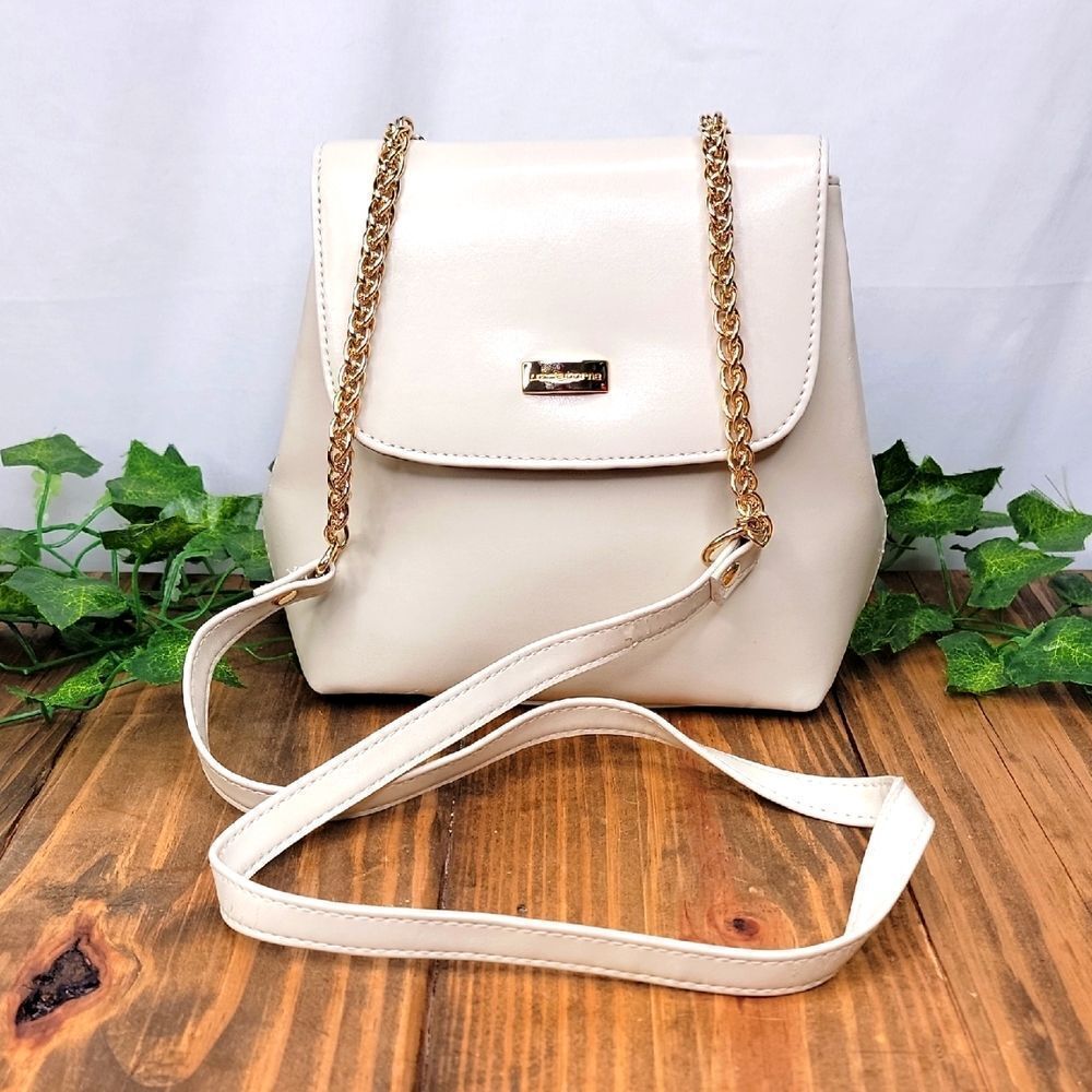 Liz Claiborne. Elegant Cream Crossbody Bag with Gold Chain. EUC